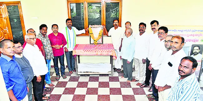 బీసీల ఆరాధ్య దైవం జ్యోతిరావు పూలే 