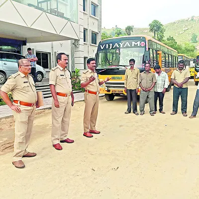 బస్సుల ఫిట్‌నెస్‌ తప్పనిసరి 