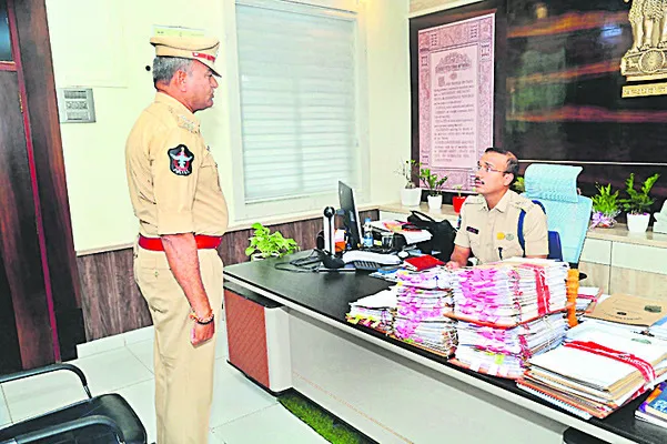 పోలీస్‌ సిబ్బంది సమస్యలకు తక్షణ పరిష్కారం 