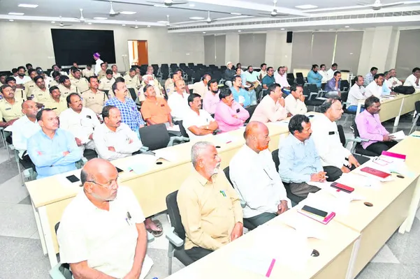 రంగంలోకి నిఘా బృందాలు 