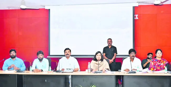 ఎన్నికలను పారదర్శకంగా నిర్వహించాలి 