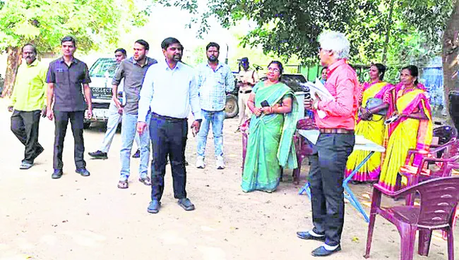 ఊపందుకున్న నామినేషన్ల దాఖలు