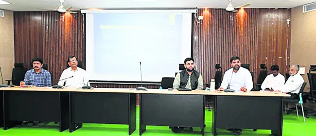 అధికారులు అప్రమత్తంగా ఉండాలి