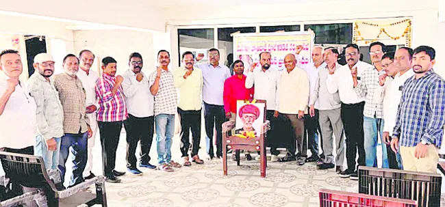 పూలే ఆశయ సాధనకు పాటుపడాలి 