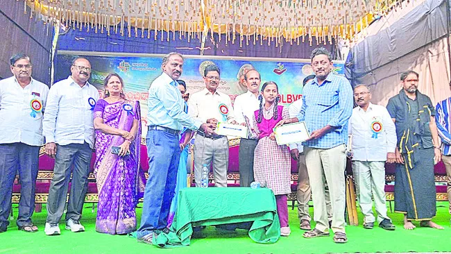 శాస్త్రవేత్తల చేతుల్లో దేశ భవిష్యత్‌