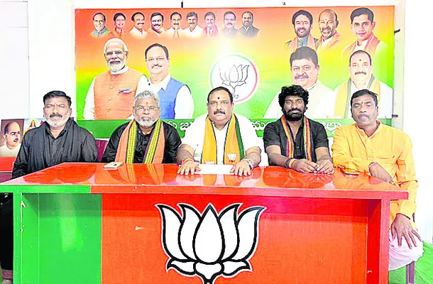 మధుకర్‌ కేసులో నిందితులను అరెస్టు చేయాలి