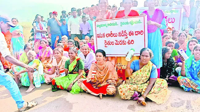 చిచ్చు పెడుతున్న ఇసుక ర్యాంప్‌లు