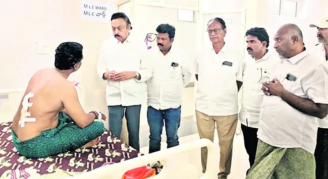 వైఎస్సార్‌ సీపీ నేతపై హత్యాయత్నం 