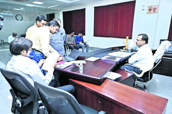 పోలింగ్‌ సిబ్బంది ర్యాండమైజేషన్‌
