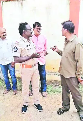 ఇద్దరు విద్యార్థుల వివాదం 
