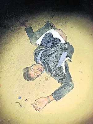 రోడ్డు ప్రమాదంలో వ్యక్తి దుర్మరణం   