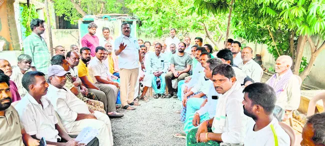 జోరందుకున్న బుజ్జగింపులు