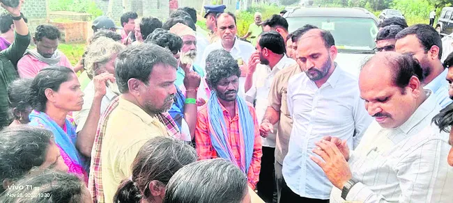 ‘మా కడుపులు కొట్టొద్దు’ 