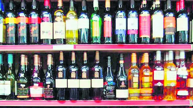 మద్యం అమ్మకాలపై ఆబ్కారీ ఆంక్షలు