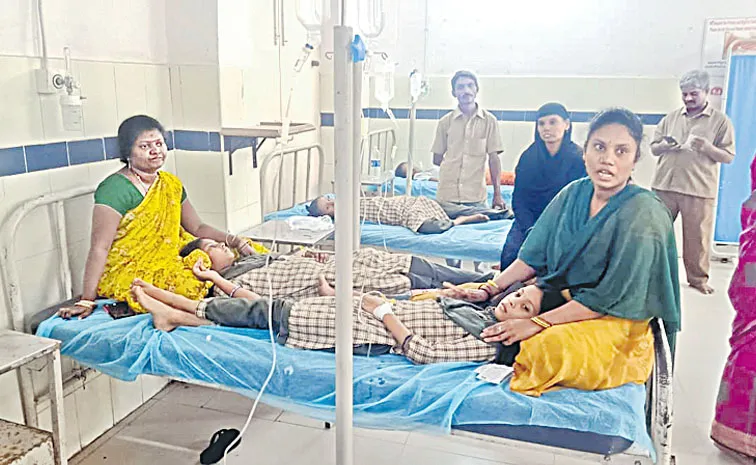 మధ్యాహ్న భోజనం వికటించి 11 మంది విద్యార్థులకు అస్వస్థత