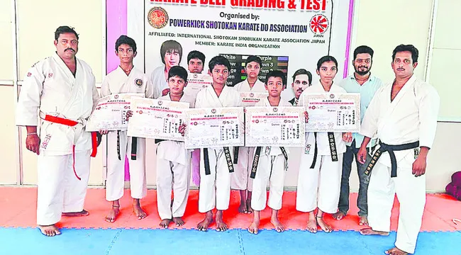 ఉత్కంఠగా కరాటే బెల్ట్‌ గ్రేడింగ్‌ పోటీలు