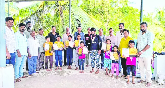 రాష్ట్ర స్థాయి యోగా పోటీలకు 8 మంది ఎంపిక