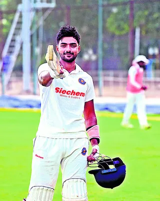 నియాన్‌ సూపర్‌ సెంచరీ