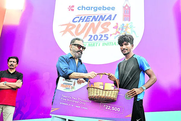 ఒకే వేదికపైకి వేలాది మంది రన్నర్లు