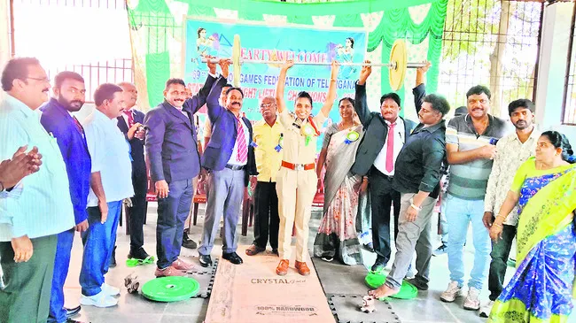 రాష్ట్రస్థాయి వెయిట్‌ లిఫ్టింగ్‌ పోటీలు షురూ