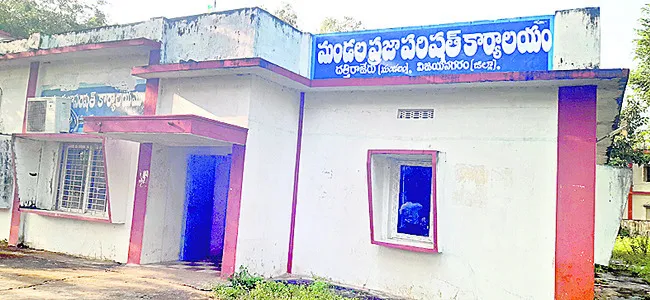 మంత్రి ఇలాకాలో ఇన్‌చార్జిలే దిక్కు