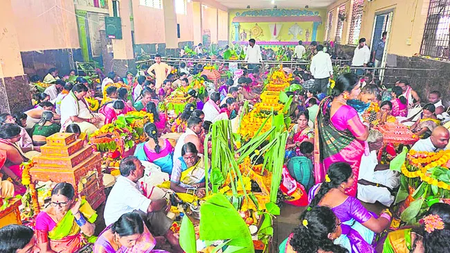 దీప శోభితం.. వ్రత వైభవం