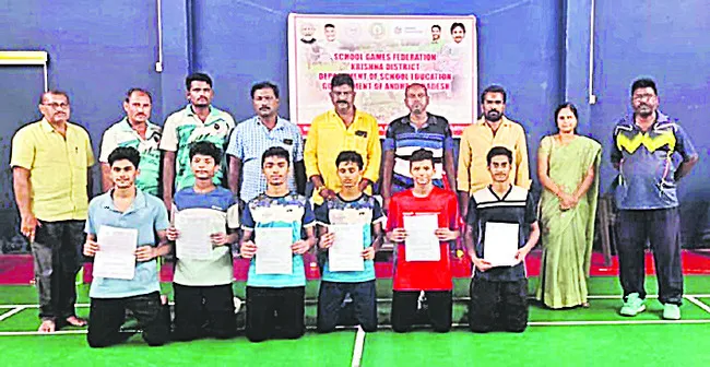 షటిల్‌ బ్యాడ్మింటన్‌ జిల్లా జట్లు ఎంపిక 