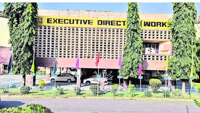 స్టీల్‌ప్లాంట్‌లో ‘ఫ్లాగ్‌ ఆఫ్‌ ప్రైడ్‌’ ప్రారంభం 