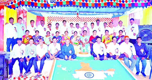 నలభై వసంతాలకు ఒకే వేదికపైకి..