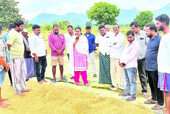 రైతులను కేంద్ర, రాష్ట్రప్రభుత్వాలు ఆదుకోవాలి