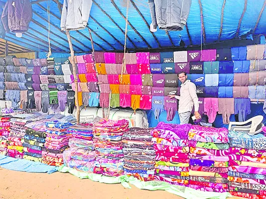 వెచ్చని నేస్తం ఉన్ని వస్త్రాలు