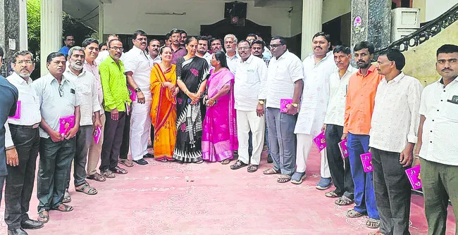 బీఆర్‌ఎస్‌లో భారీగా చేరికలు 