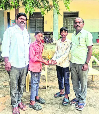 ఫుట్‌బాల్‌ పోటీల్లో ప్రతిభ
