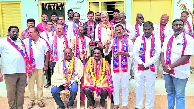 వృత్తి రక్షణకు పార్టీలకతీతంగా ఏకం కావాలి