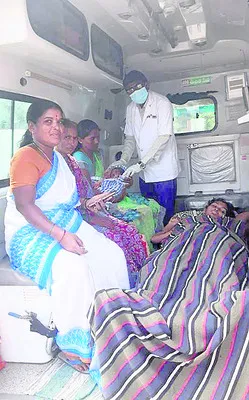 పురుడు పోసిన 108 సిబ్బంది