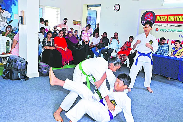 ఇంటర్‌ డిస్ట్రిక్ట్‌ కరాటే టోర్నమెంట్‌ 