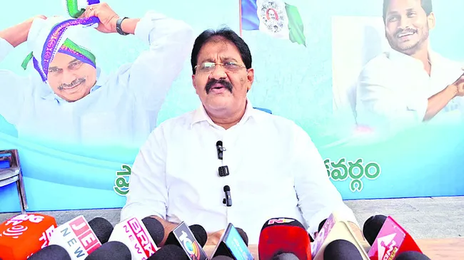 ప్రభుత్వ నిర్లక్ష్యంతోనే కాశీబుగ్గ ఆలయంలో మరణాలు 