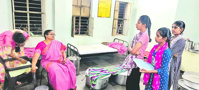 పట్టుదలతో చదివి లక్ష్యాన్ని చేరండి