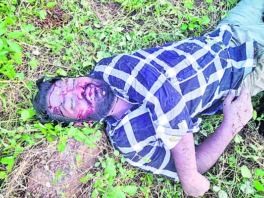 రోడ్డు ప్రమాదంలో యువకుడు దుర్మరణం 