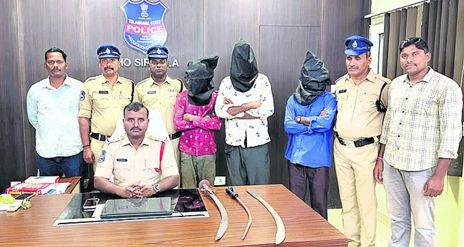 కత్తుల కలకలం