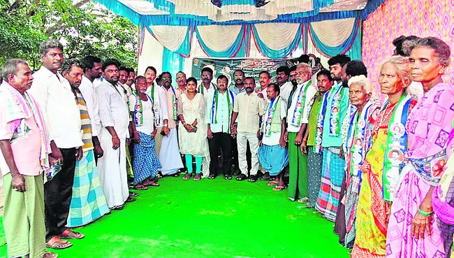 వైఎస్సార్‌సీపీలోకి టీడీపీ నేతలు