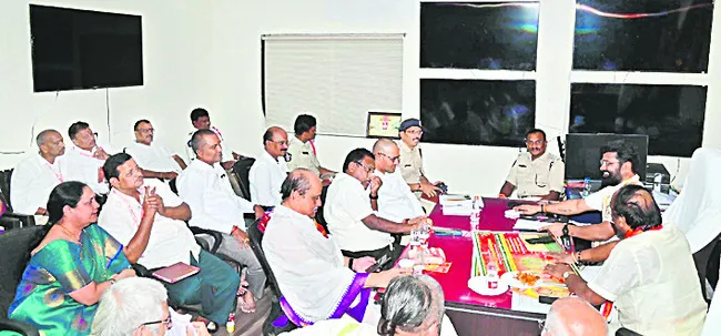 భక్తుల్లేకుండా కోటి దీపోత్సవం 