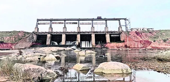 సిబ్బంది లేక ఇబ్బంది! 