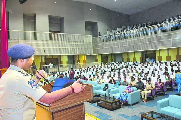 కష్టపడి చదివితేనే విజయం