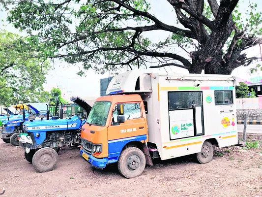 మూలన వాహనం..