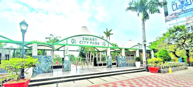 తీరం చెంత సరదా లోకం