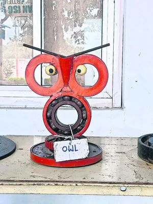 రైల్వే టెక్నీషియన్లు తయారు చేసిన కళాకృతులు.. 