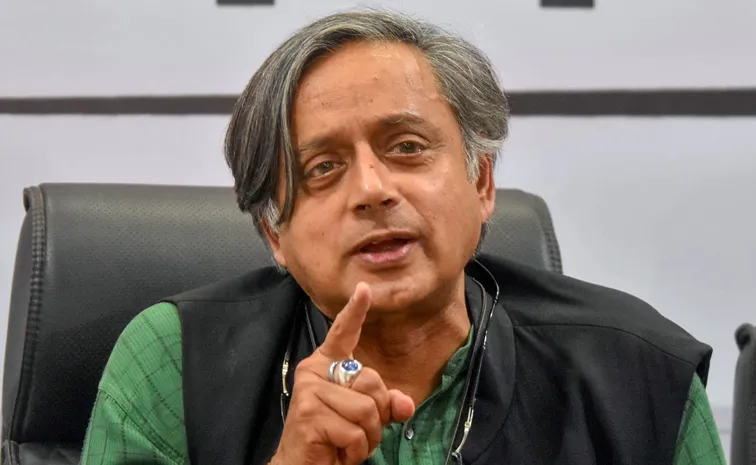 ‘ఫ్యామిలీ బిజినెస్‌’గా భారత రాజకీయాలు : శశిథరూర్‌