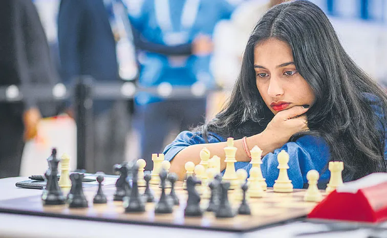 తొలి రౌండ్‌లోనే దివ్య నిష్క్రమణ