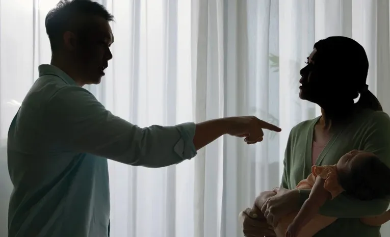 China divorce drama over baby name dispute delays birth certificate, vital vaccinations